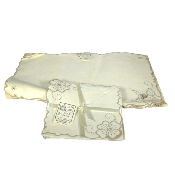 NEW Hope Chest 8 Piece 4 Placemats 4 Napkins Linen Hand Embroidered Portugal - Picture 1 of 9